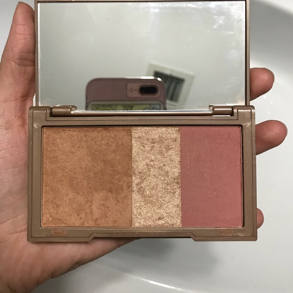 Naked Flush palette in Strip